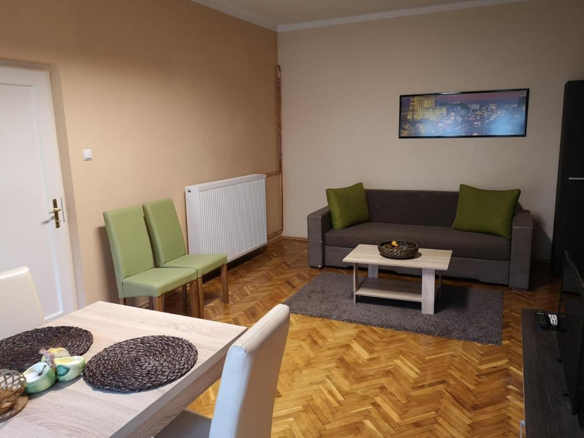 Veva Apartman - Eger Maganszallashely Exteriör bild
