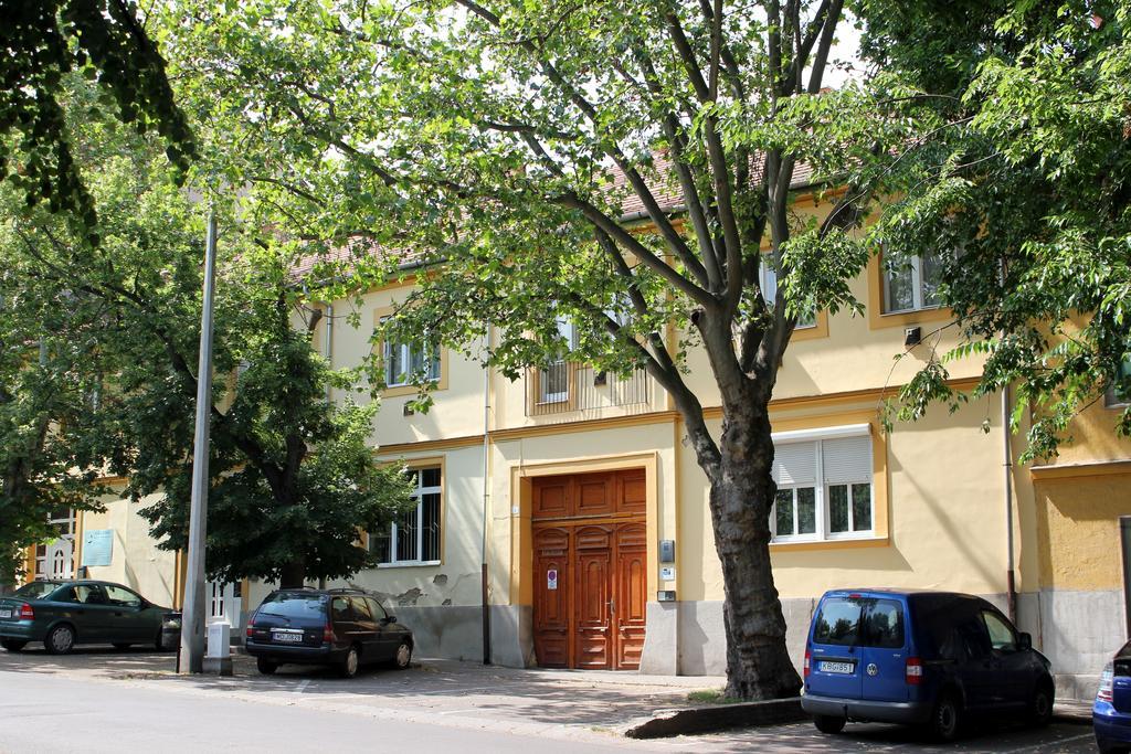Veva Apartman - Eger Maganszallashely Exteriör bild