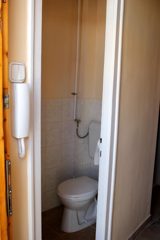 Veva Apartman - Eger Maganszallashely Exteriör bild