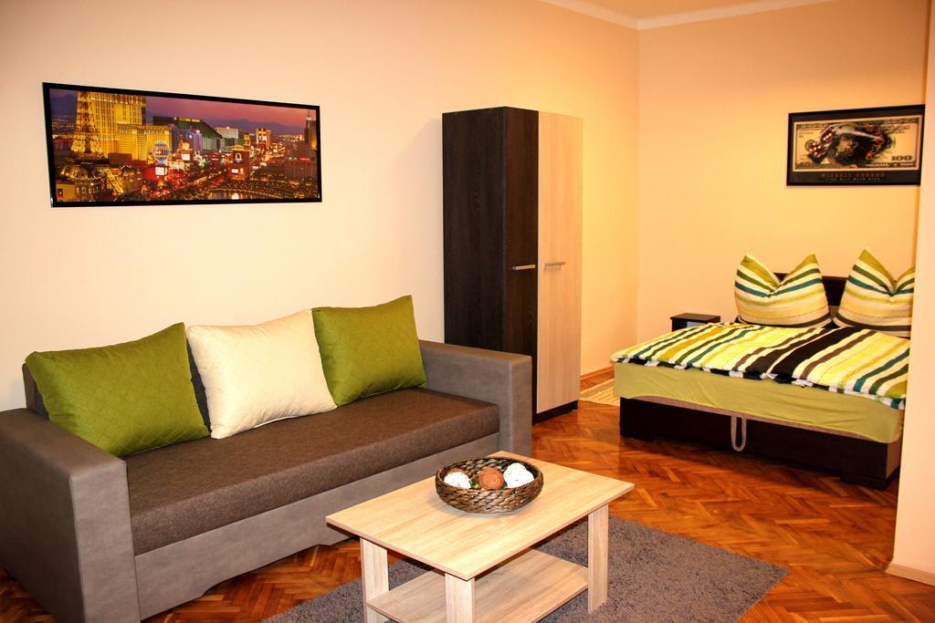 Veva Apartman - Eger Maganszallashely Exteriör bild
