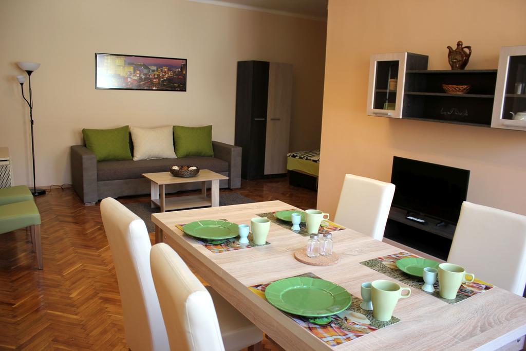 Veva Apartman - Eger Maganszallashely Exteriör bild