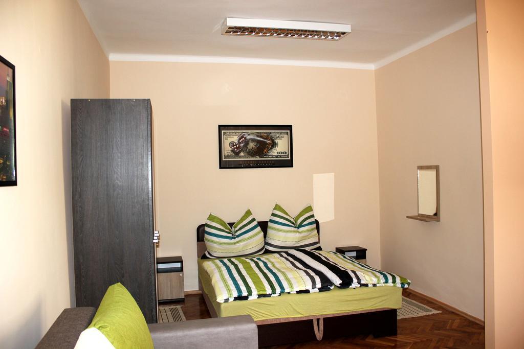 Veva Apartman - Eger Maganszallashely Exteriör bild