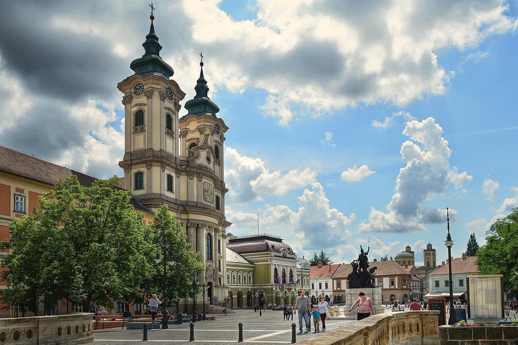 Veva Apartman - Eger Maganszallashely Exteriör bild