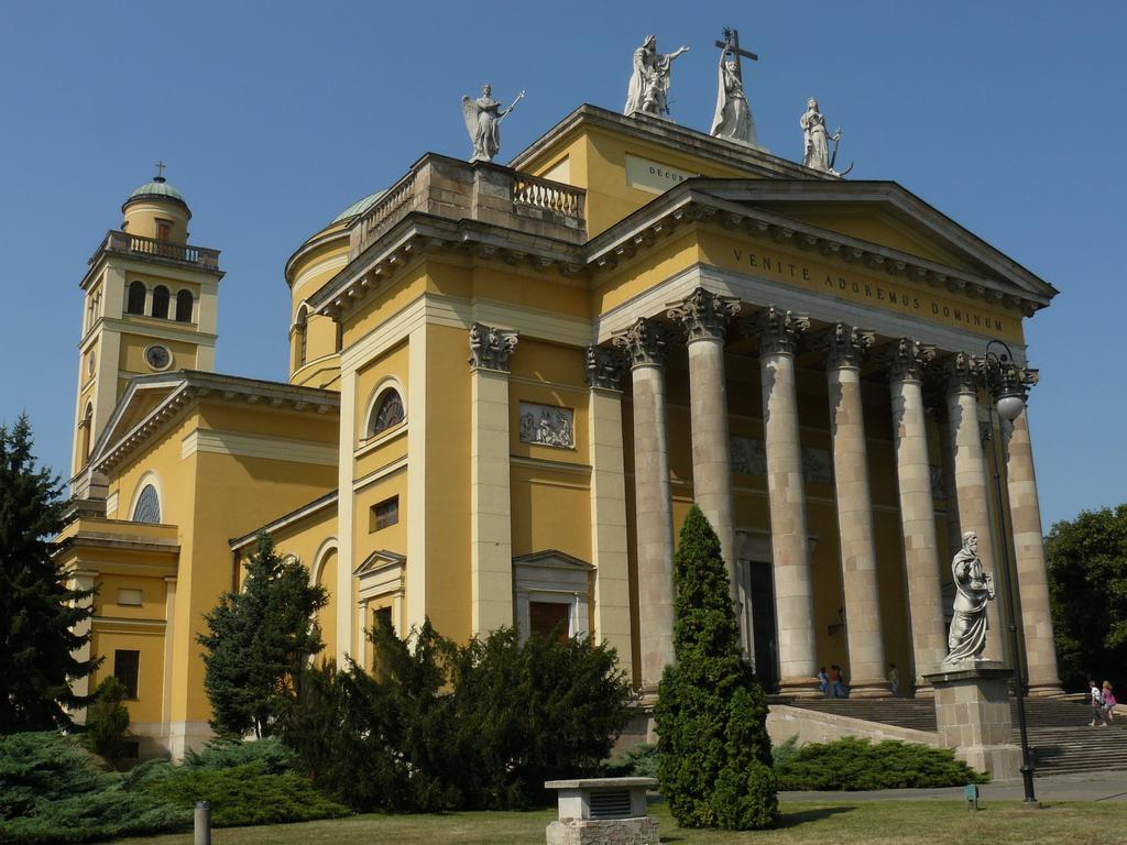 Veva Apartman - Eger Maganszallashely Exteriör bild
